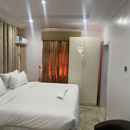 White Gold Hotel Ikeja Bagian luar foto