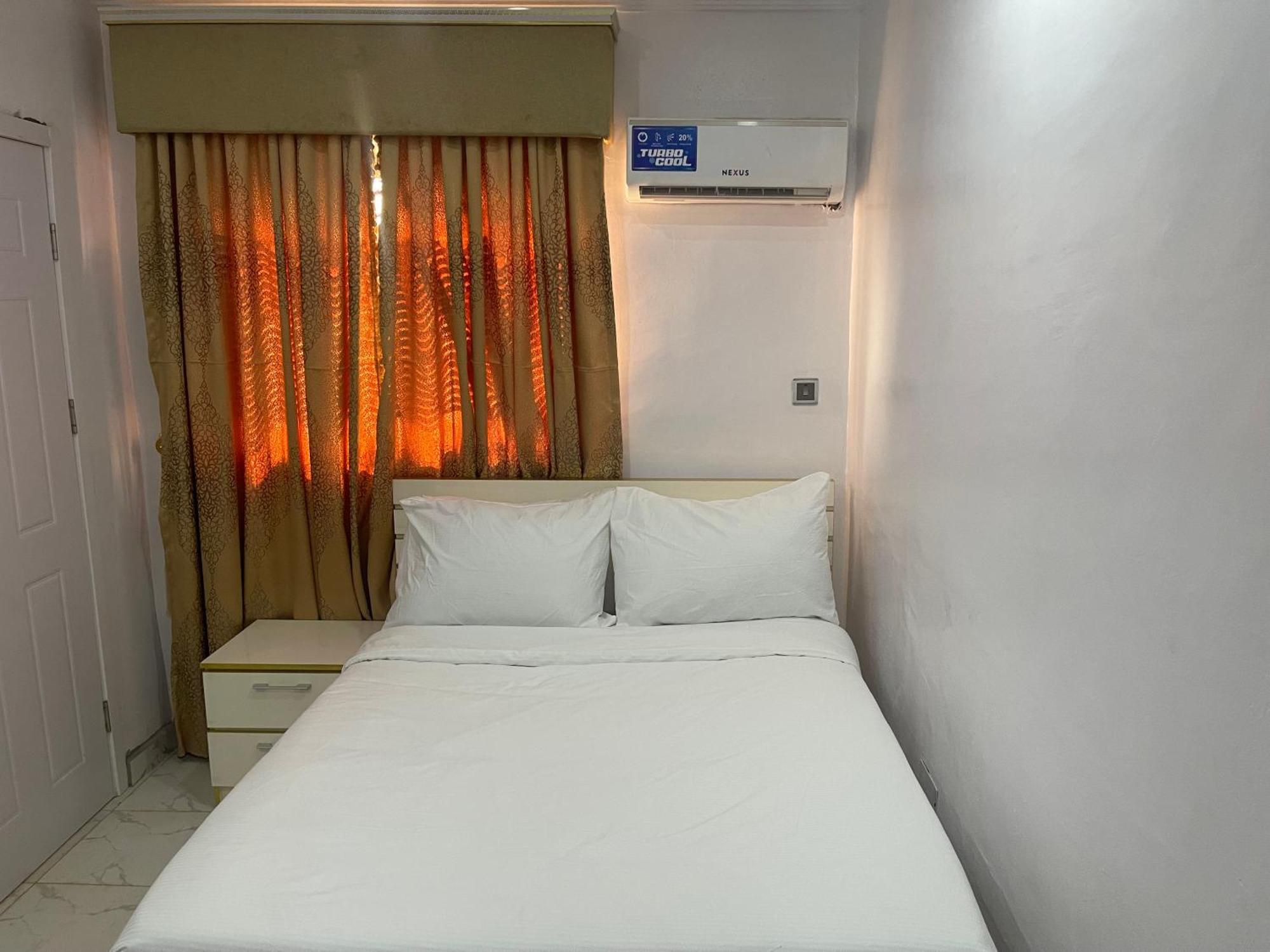 White Gold Hotel Ikeja Bagian luar foto