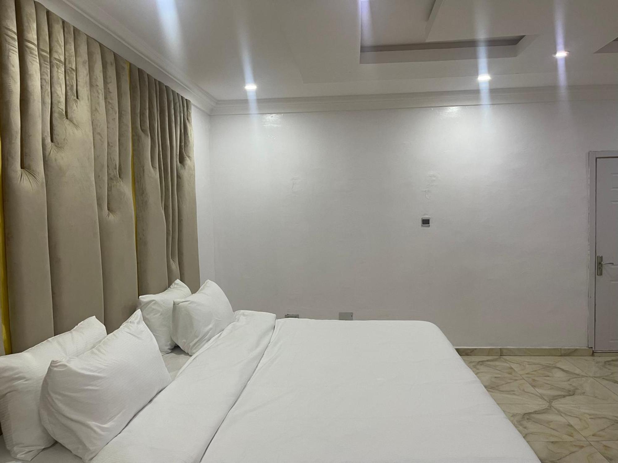 White Gold Hotel Ikeja Bagian luar foto