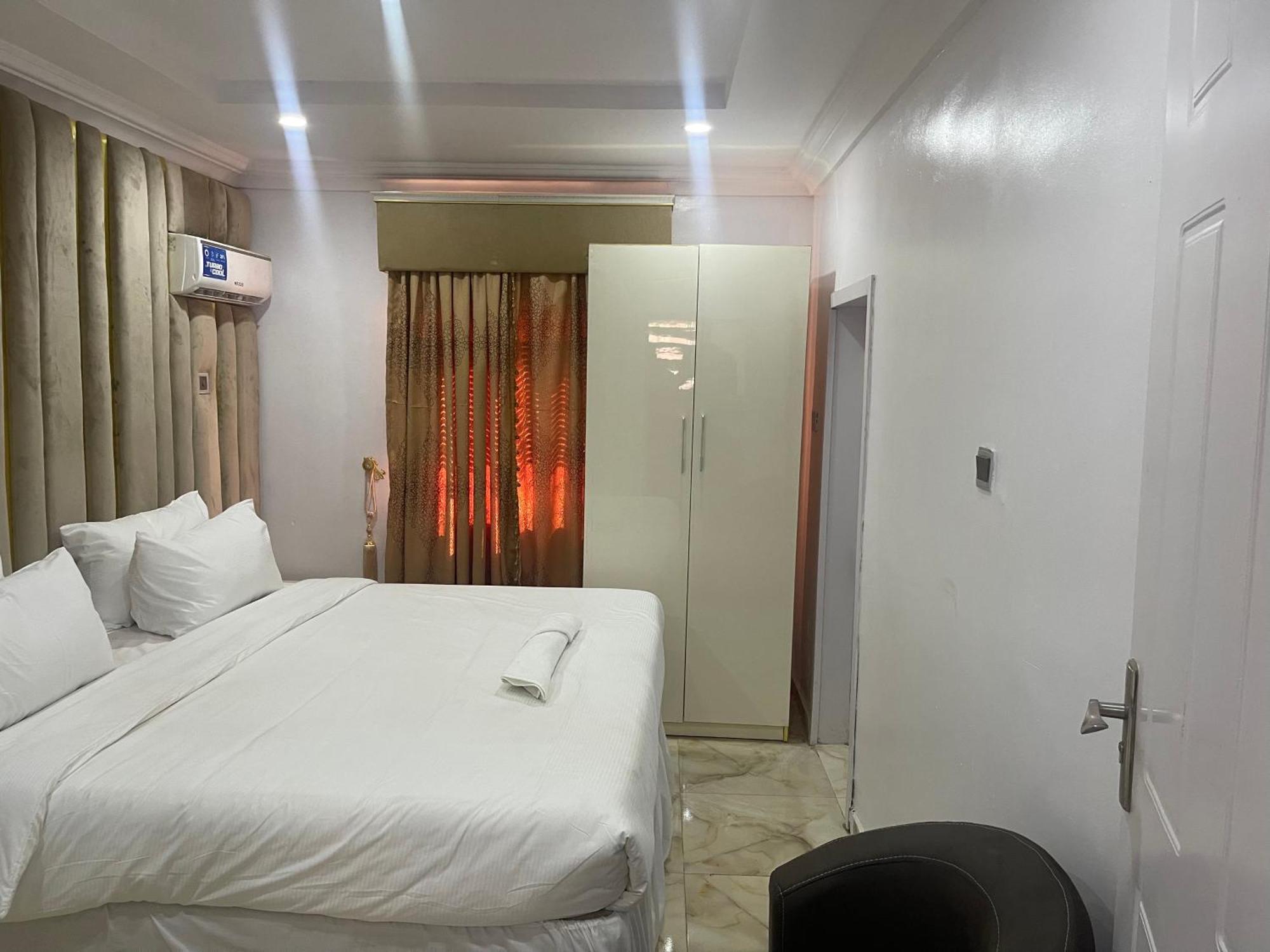 White Gold Hotel Ikeja Bagian luar foto