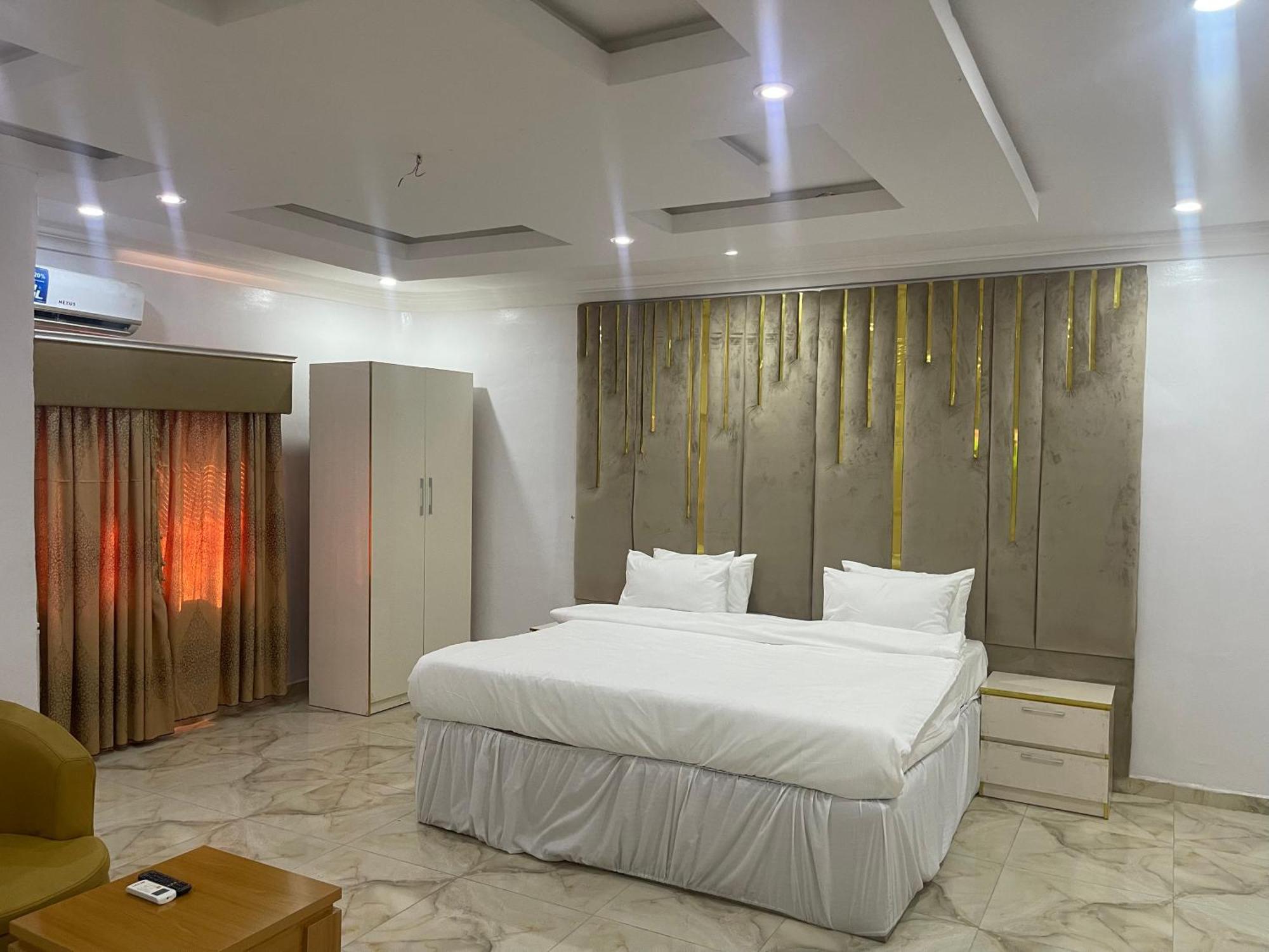 White Gold Hotel Ikeja Bagian luar foto