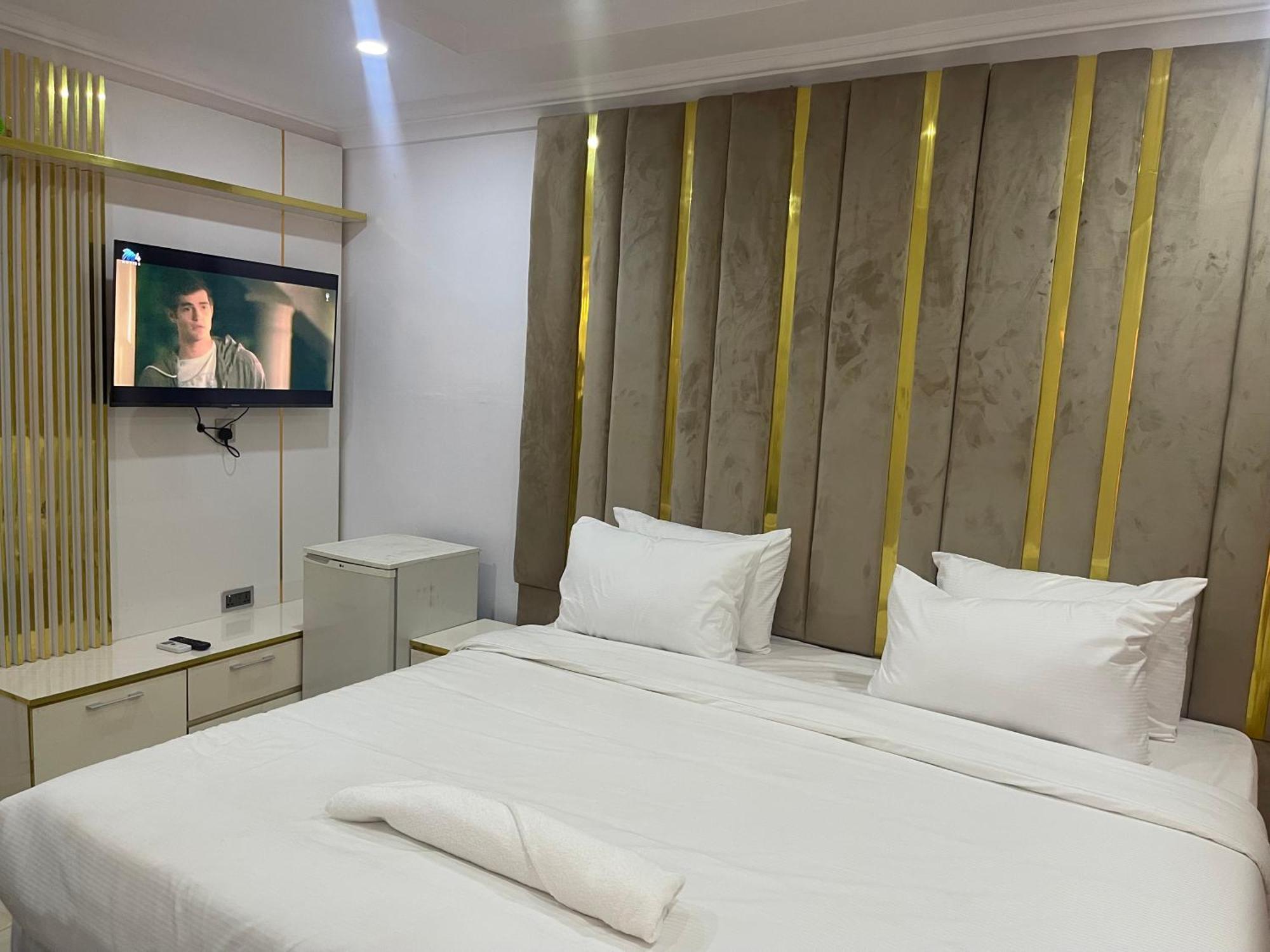White Gold Hotel Ikeja Bagian luar foto