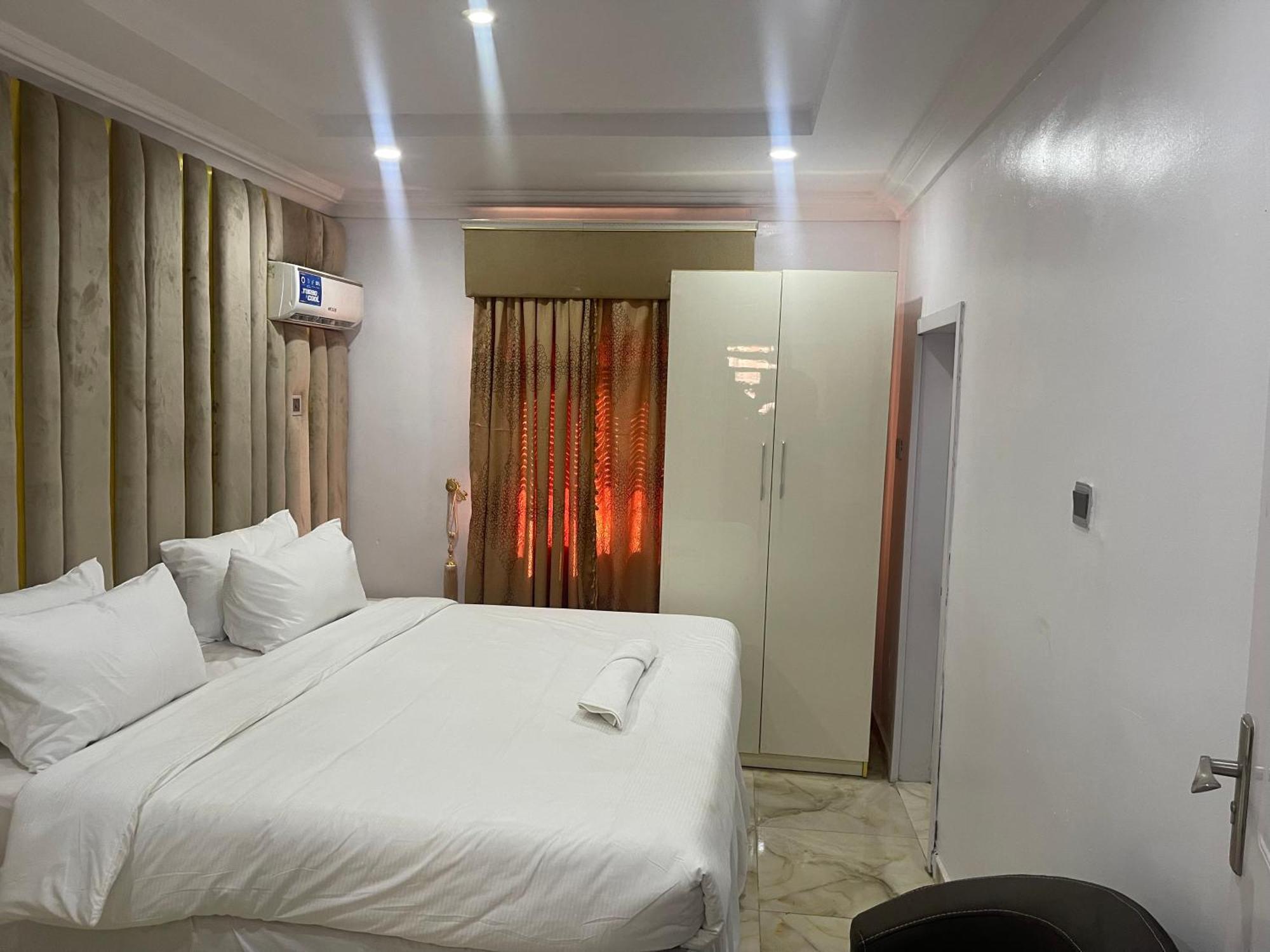 White Gold Hotel Ikeja Bagian luar foto