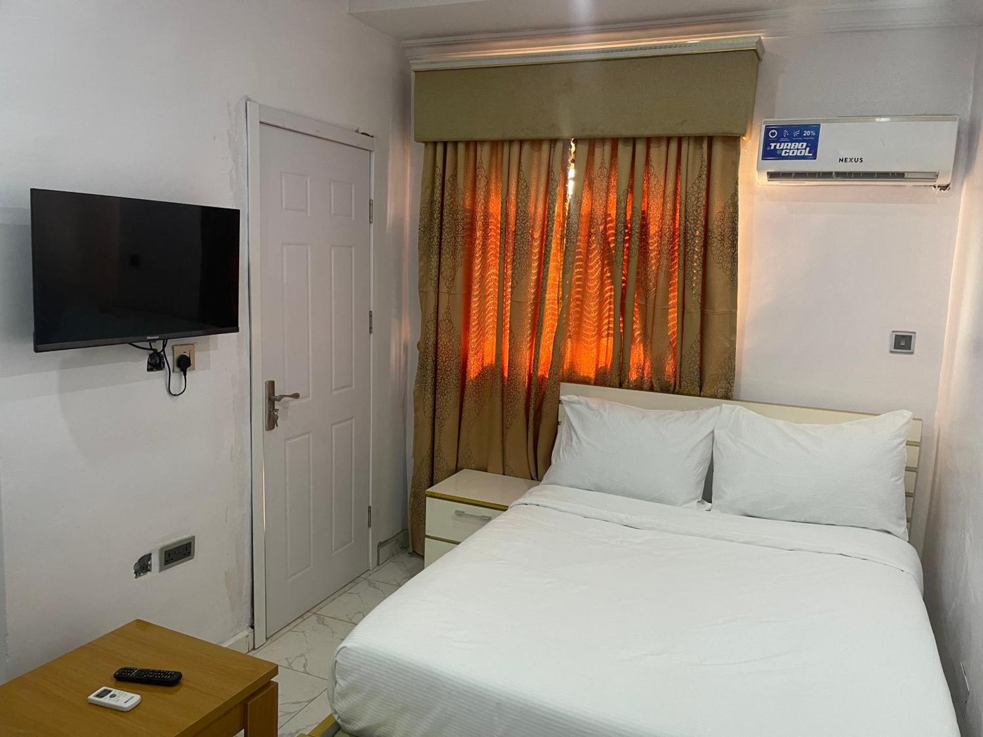 White Gold Hotel Ikeja Bagian luar foto