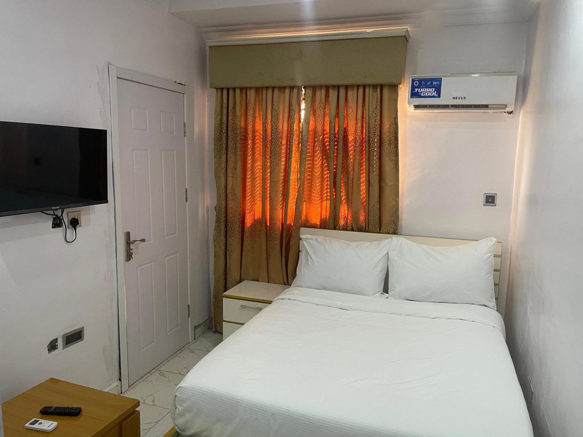 White Gold Hotel Ikeja Bagian luar foto