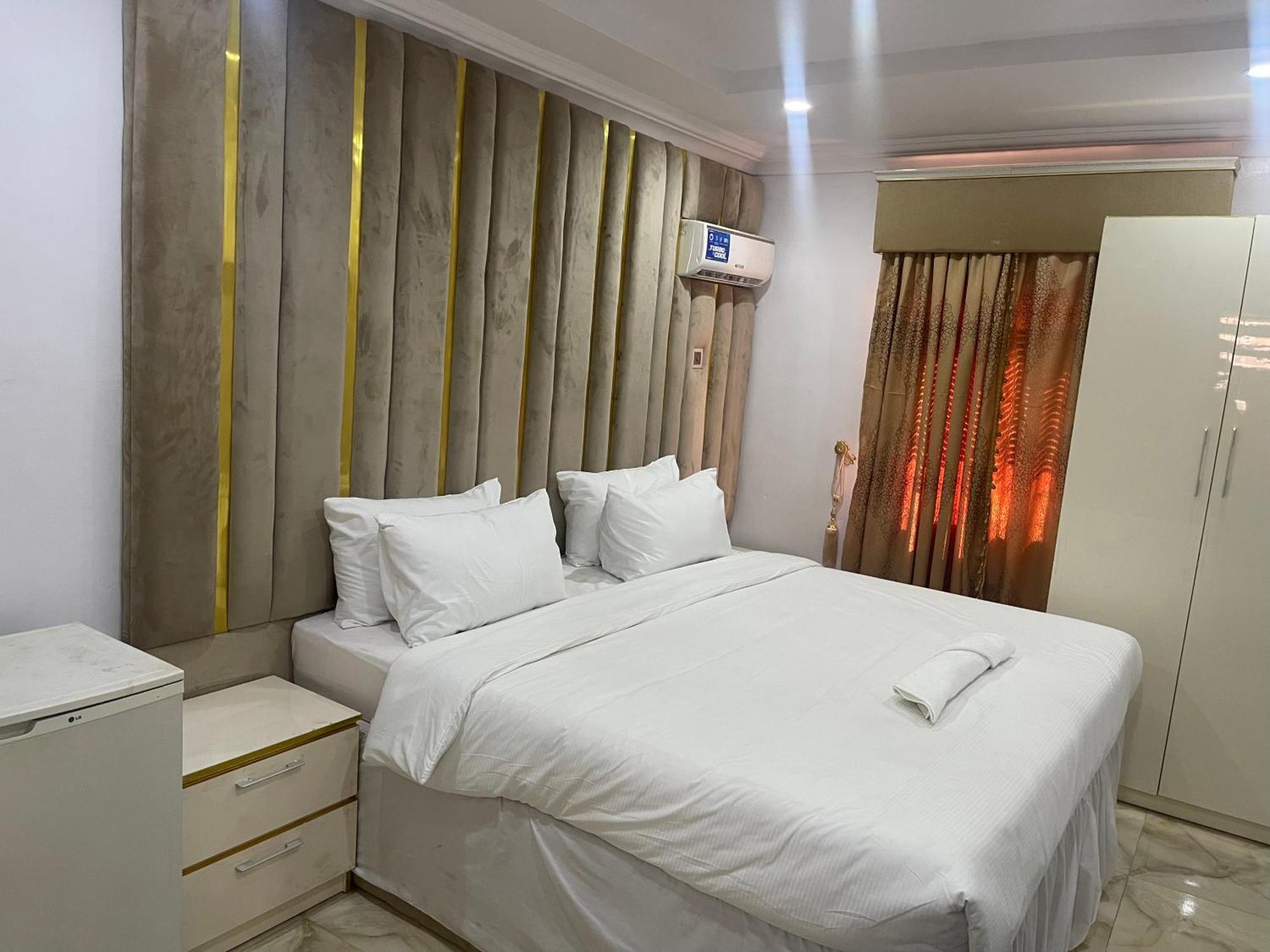 White Gold Hotel Ikeja Bagian luar foto
