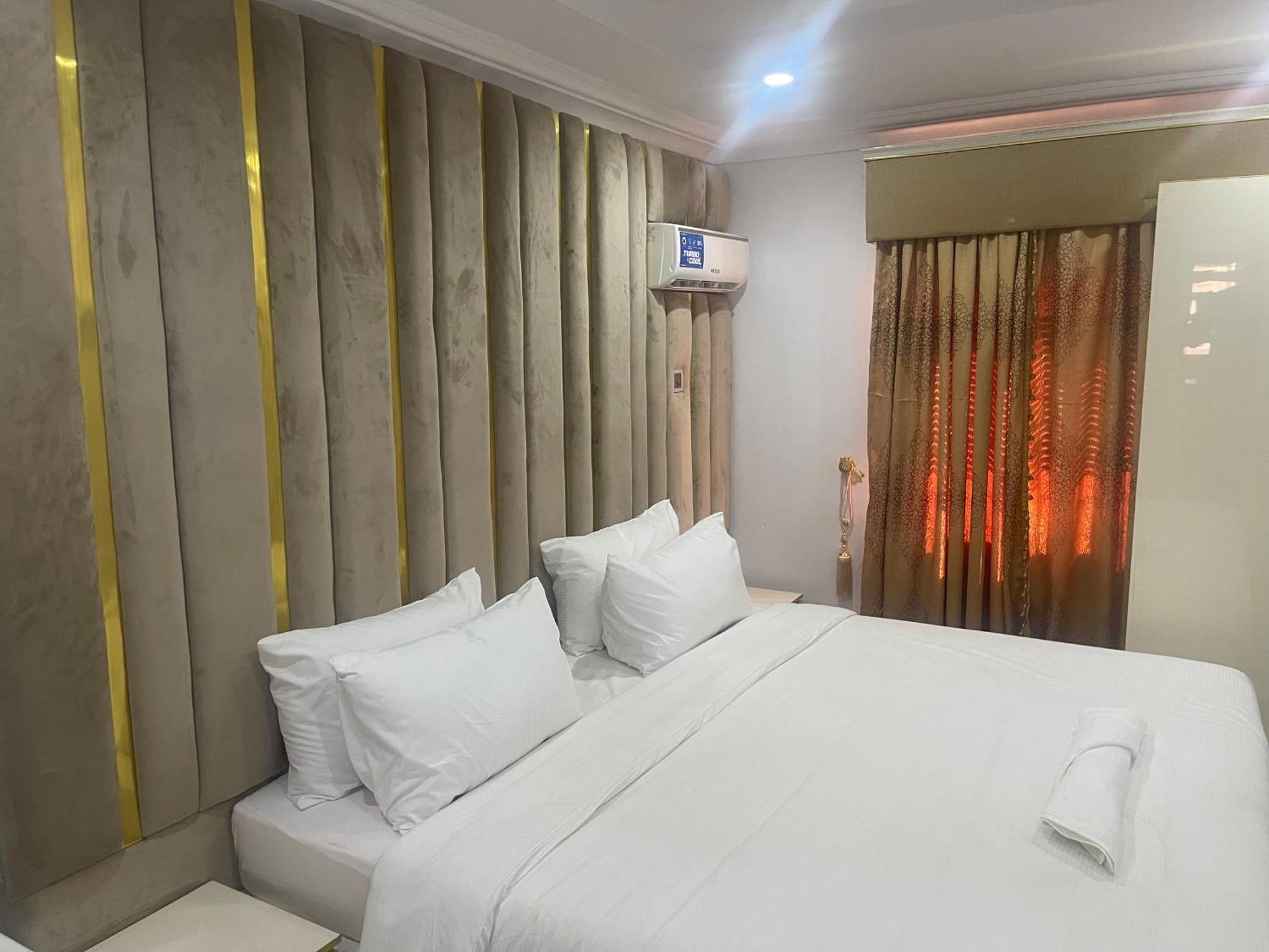 White Gold Hotel Ikeja Bagian luar foto